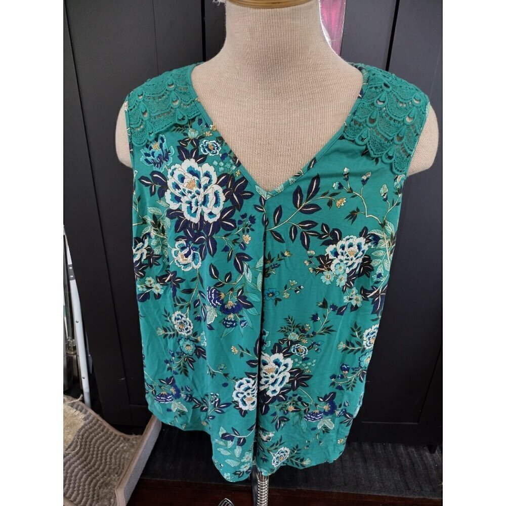 Daniell Rainn 2X Floral and Lace Woman's top NWT